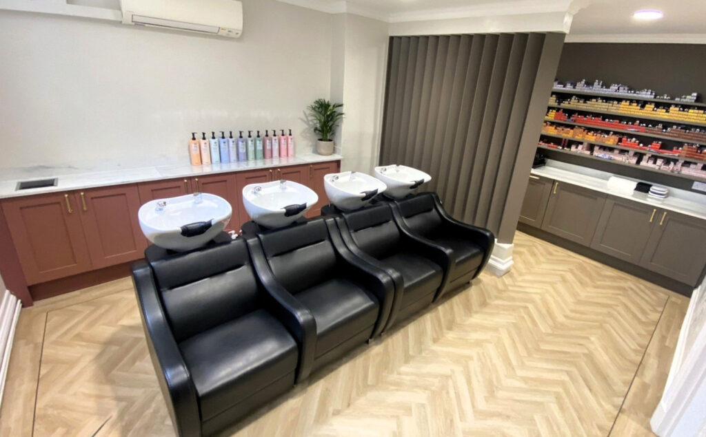 backwash-web Back wash in salon